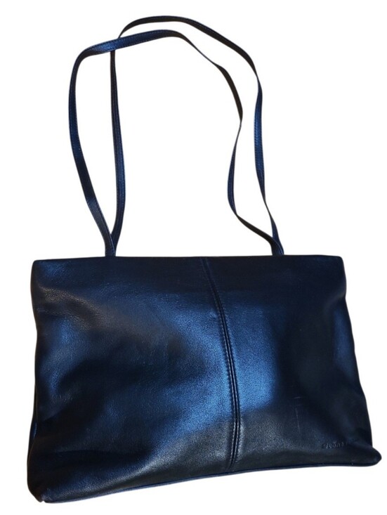 Stone Mountain Accessories Handbags - Stone Mountain Genuine Leather Black Purse